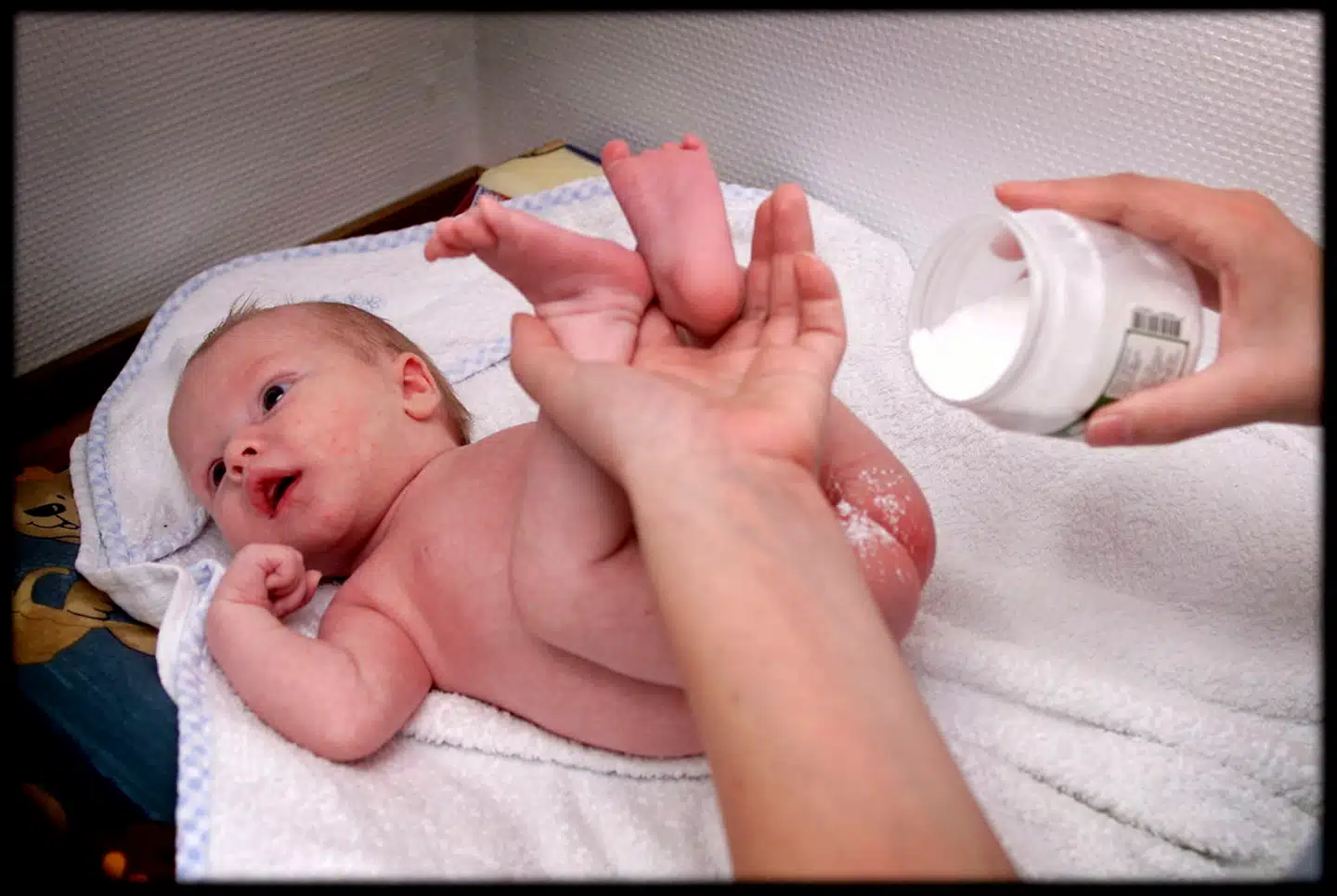 Danske kvinder føder rekordfå børn. Det har regeringen sat store ressourcer af til at lave om på.