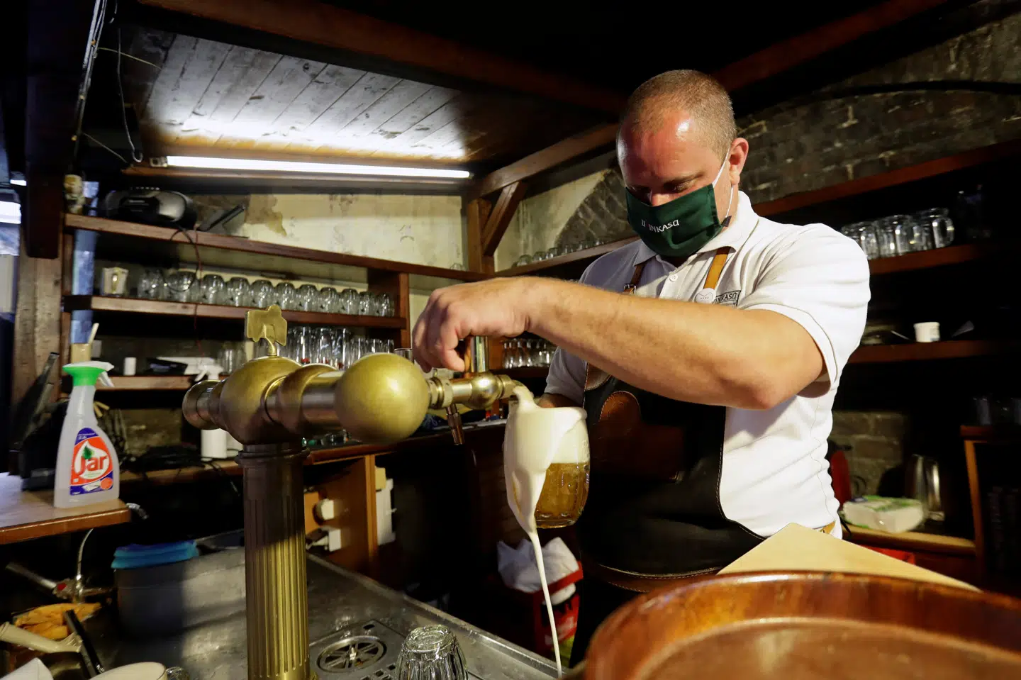 Byrådet i Prag forbyder organiserede pub crawls, hvor personer besøger flere barer i løbet af en aften. (Arkivfoto).