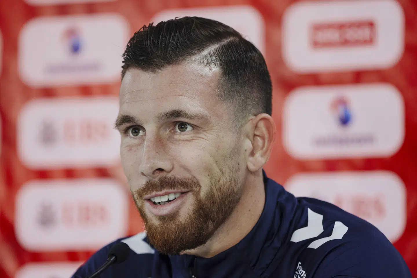 Pierre-Emile Højbjerg og landsholdet skal tirsdag møde Schweiz i St. Gallen.