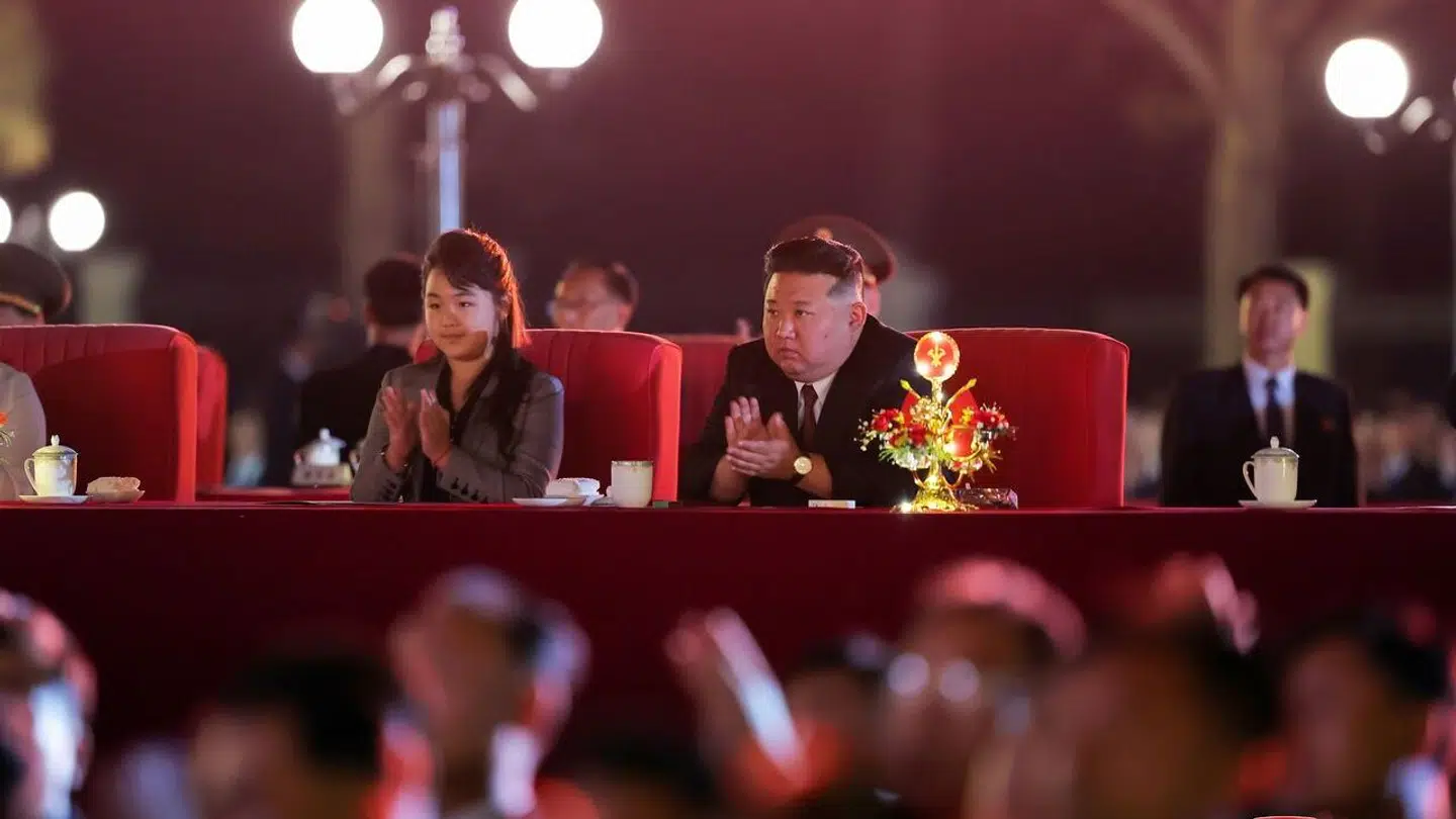 Her ses lederen af Nordkorea, Kim Jong-un, sammen med sin datter, Kim Ju-ae, den 10. oktober.