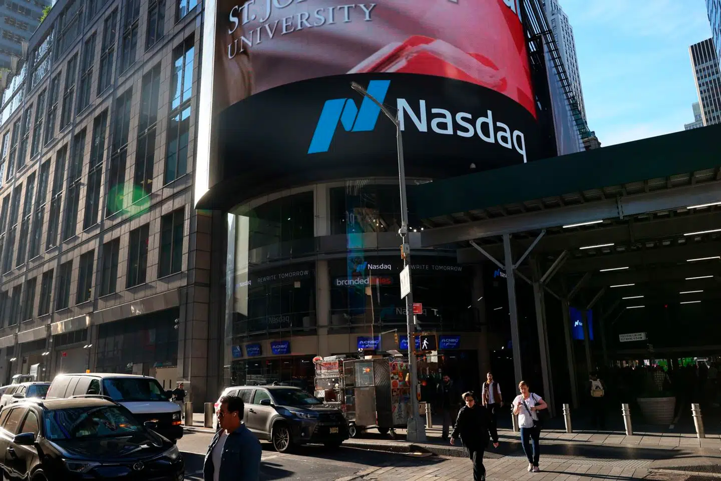 NEW YORK, NEW YORK - OCTOBER 12: The Nasdaq MarketSite is seen on October 12, 2022 in New York City. The Nasdaq Composite Index yesterday hit its lowest level since July, slipping into a bear market for the second time this year. Michael M. Santiago/Getty Images/AFP