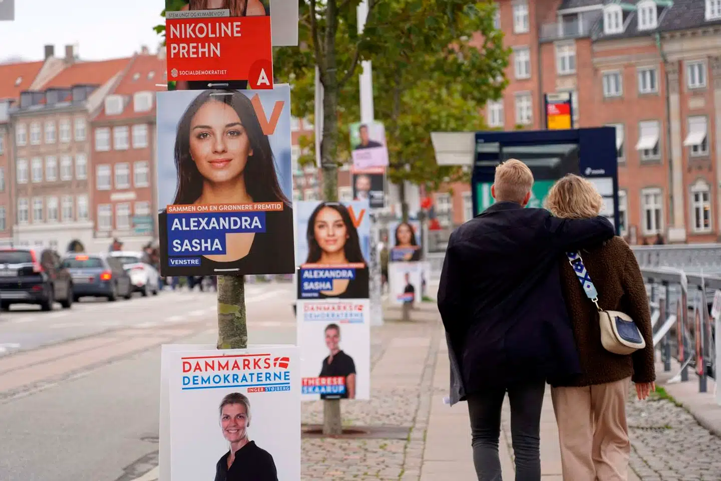 Nye oplysninger om den tidligere Venstre-kandidat Alexandra Sashas prorussiske forbindelser har set dagens lys.