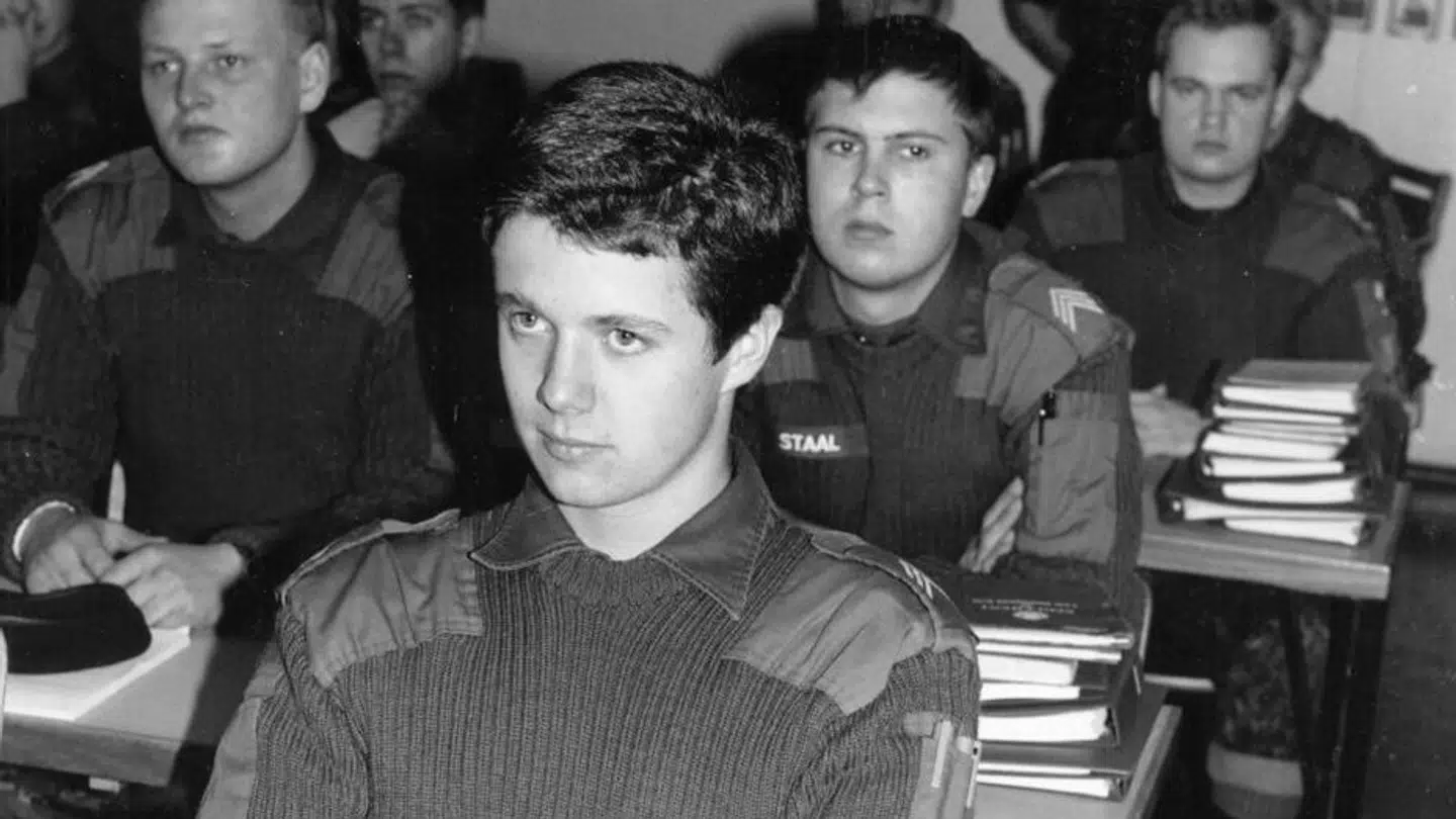 Kong Frederik da han som 19-årig startede på officersuddannelsen i Oksbøl.