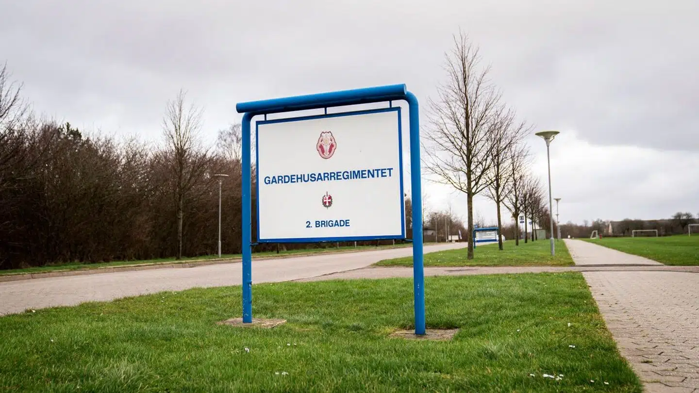 Manden er tiltalt for at have voldtaget og blufærdighedskrænket kvinden på Antvorskov Kaserne i Slagelse.