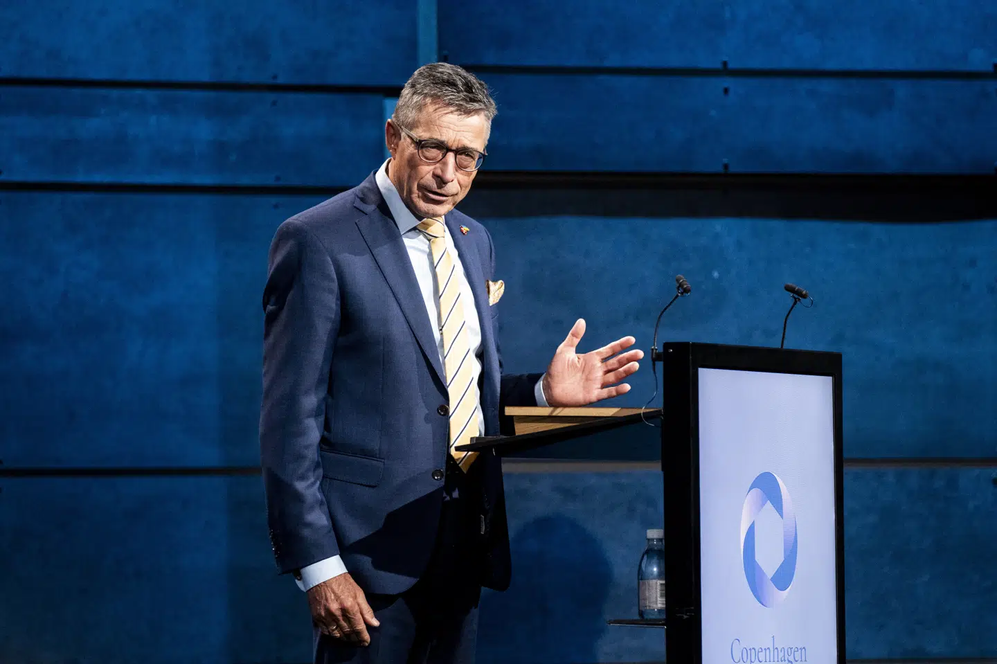 Anders Fogh Rasmussen på scenen ved demokratitopmødet Copenhagen Democracy Summit i Skuespilhuset i København, tirsdag den 14. maj 2024. (Arkivfoto).
