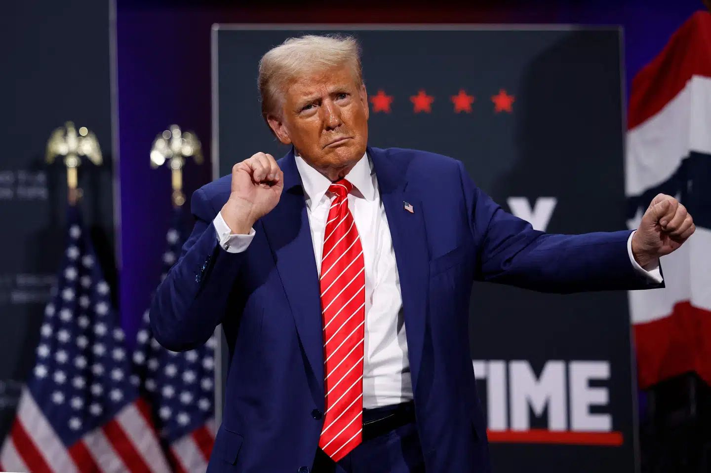- Stemmerne vælter ind, lød det fra den republikanske præsidentkandidat, Donald Trump, på scenen til vælgermøde i Georgia natten til onsdag.