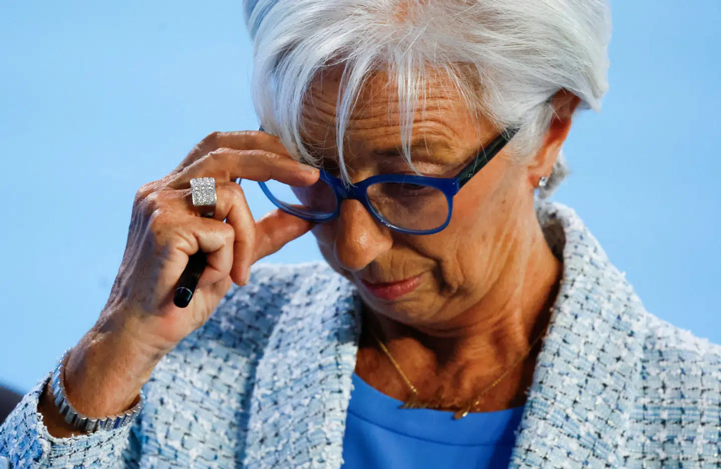 Den Europæiske Centralbanks chef, Christine Lagarde, står torsdag sammen med resten af sit råd overfor en vigtig beslutning. Skal hun sænke renten eller lade være?