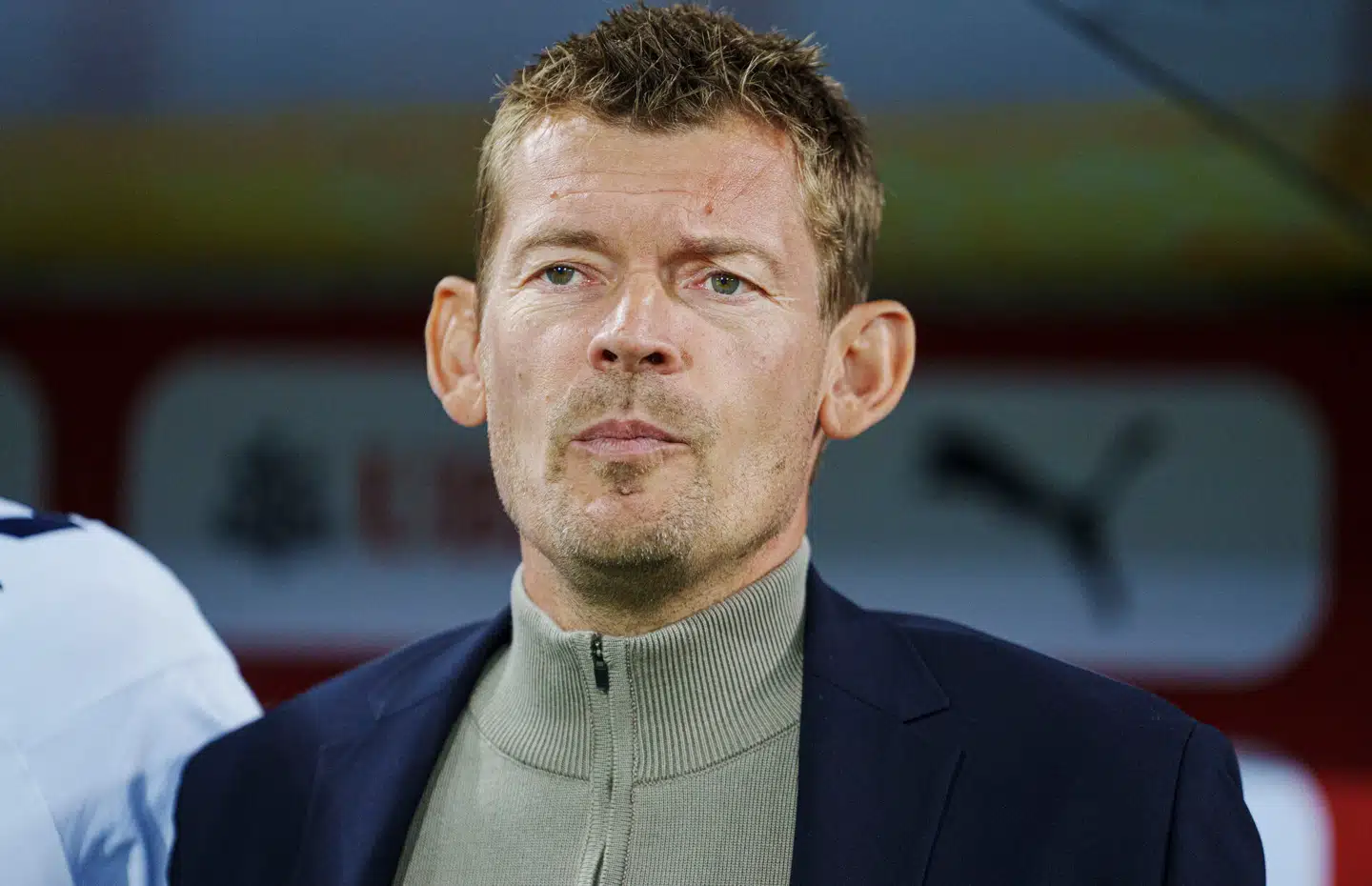 »Lars Knudsen er vores Klods-Hans, og lad ham nu blive siddende på sin »grøn-brun plettede gebuk«. Ikke kun til jul, men helt til sommeren 2026,« skriver Asker Hedegaard Boye. Foto: Liselotte Sabroe, Scanpix