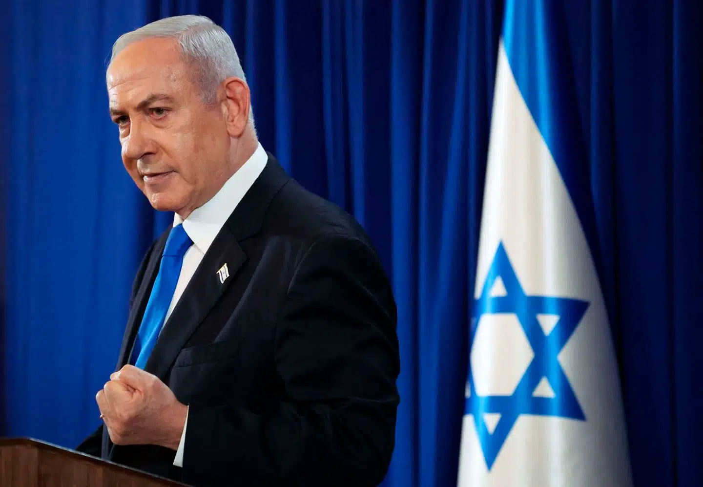 Efter rygterne om Yayha Sinwars død havde floreret torsdag eftermiddag, bekræftede først udenrigsministeren nyheden, hvorefter premierminister, Benjamin Netanyahu, fulgte trop og advarede alle andre Hamas-lederen om, at Israel vil eliminere dem.