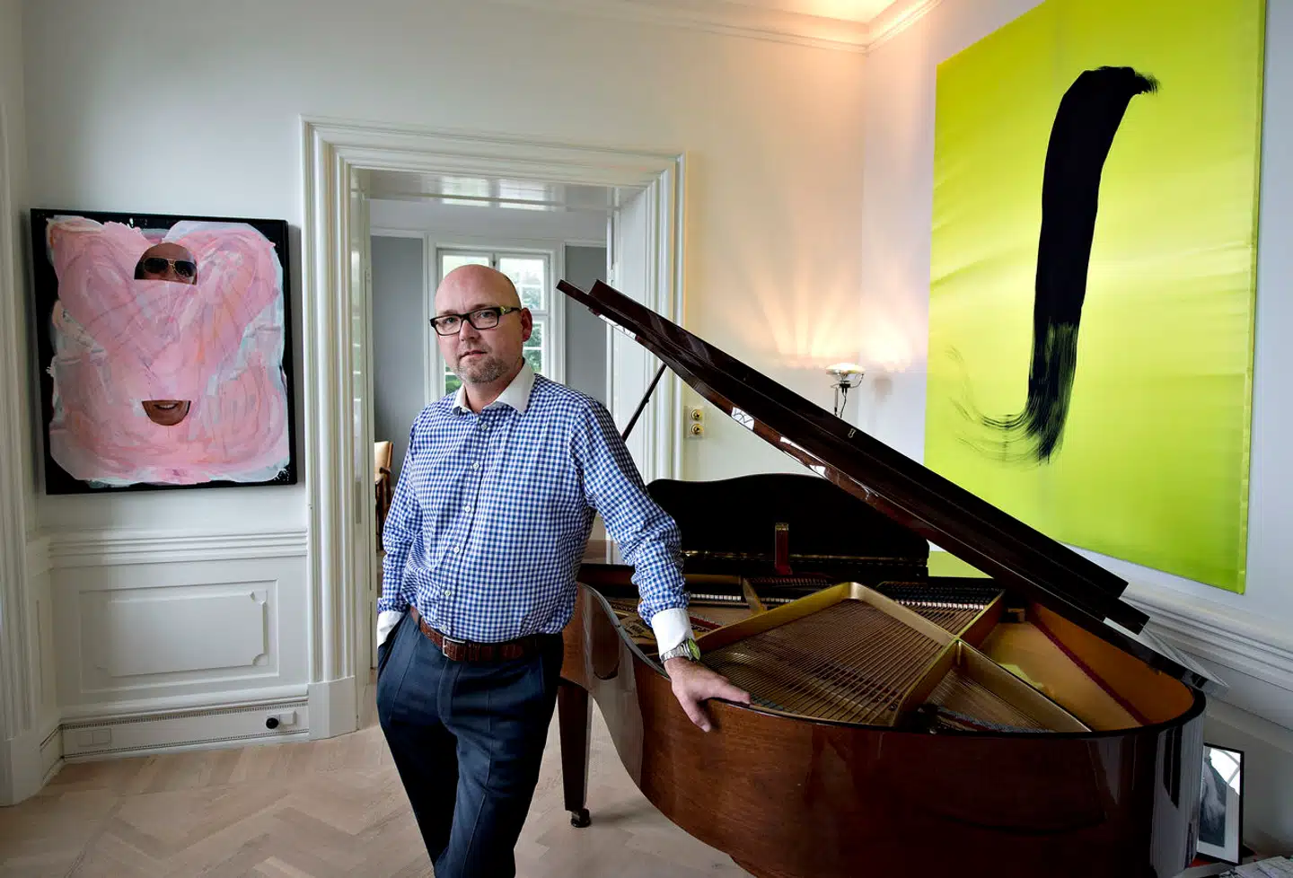 Før han forsvandt til udlandet, boede Jesper Øhlenschlæger i »Lille Marselis« i Aarhus, hvor han var omgivet af dyr kunst.