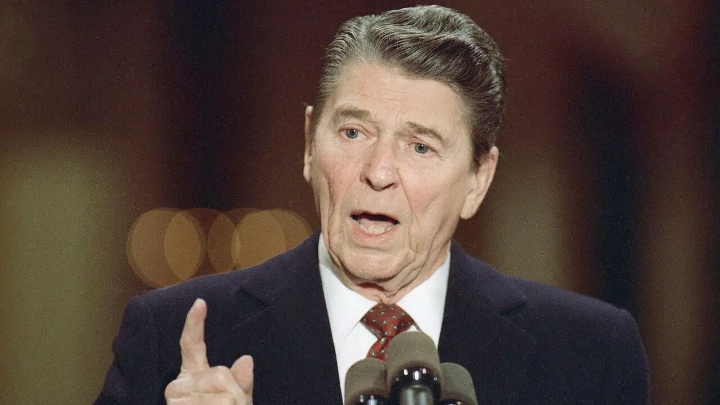 Ronald Reagan var præsident i USA fra 1981 til 1989. Anker Jørgensen skulle angiveligt have kaldet ham for en "en gal hund.«