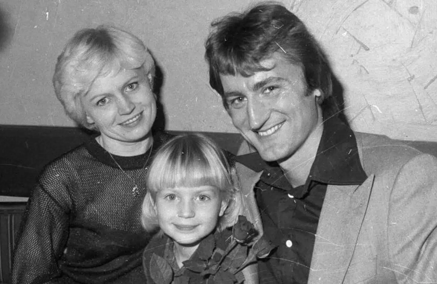 Familien Heick anno 1980. Året efter begyndte Hilda at synge med sin mand, og derfor fik lille Annette en hund.