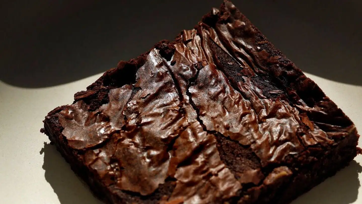 Et lokalt medie beretter, at kagen, der blev indtaget, skulle være en brownielignende ting.