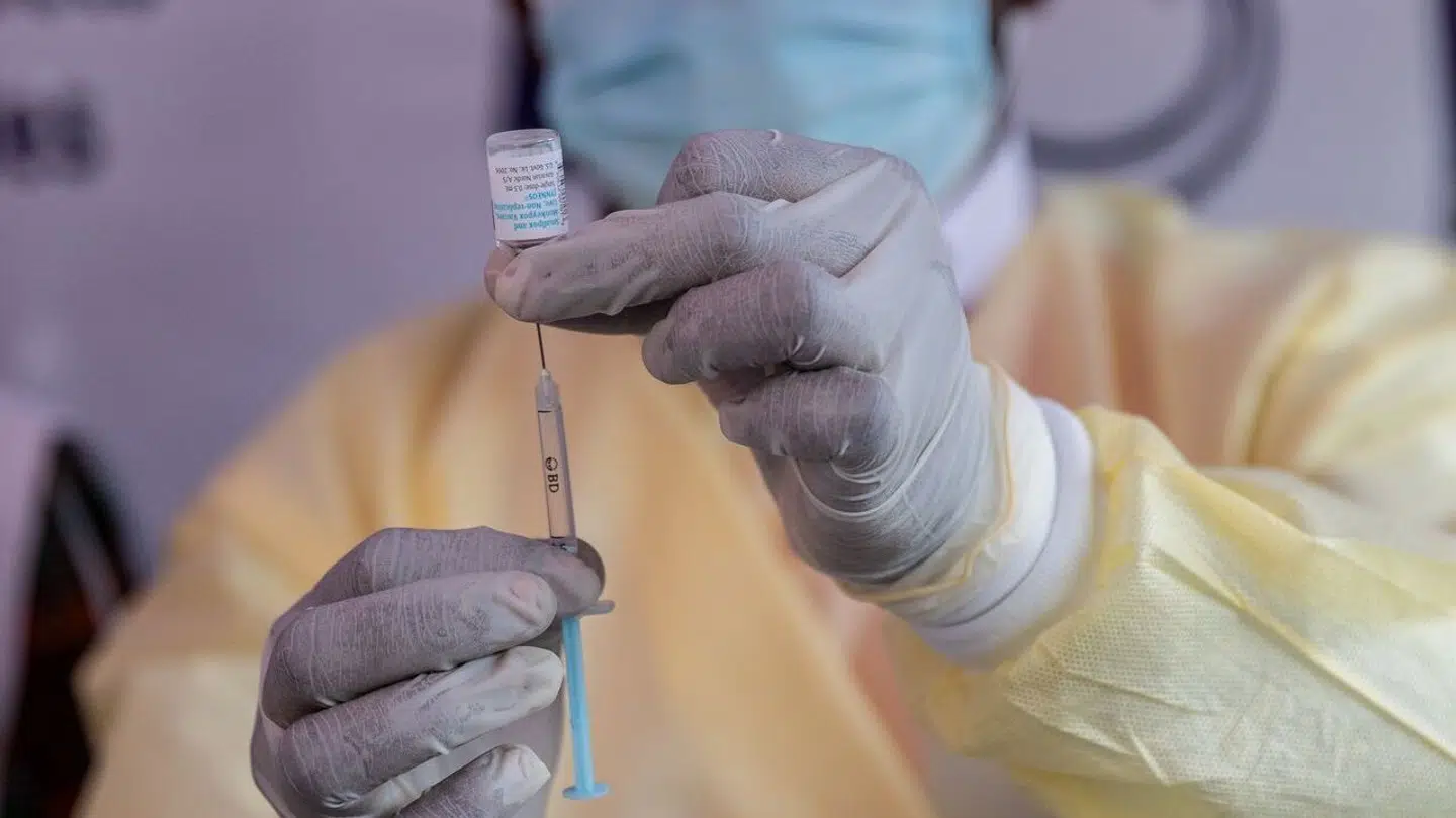 Det er det danske firma Bavarian Nordic, som står for at levere vacciner som netop nu er taget i brug i DR Congo. EPA/MOISE KASEREKA