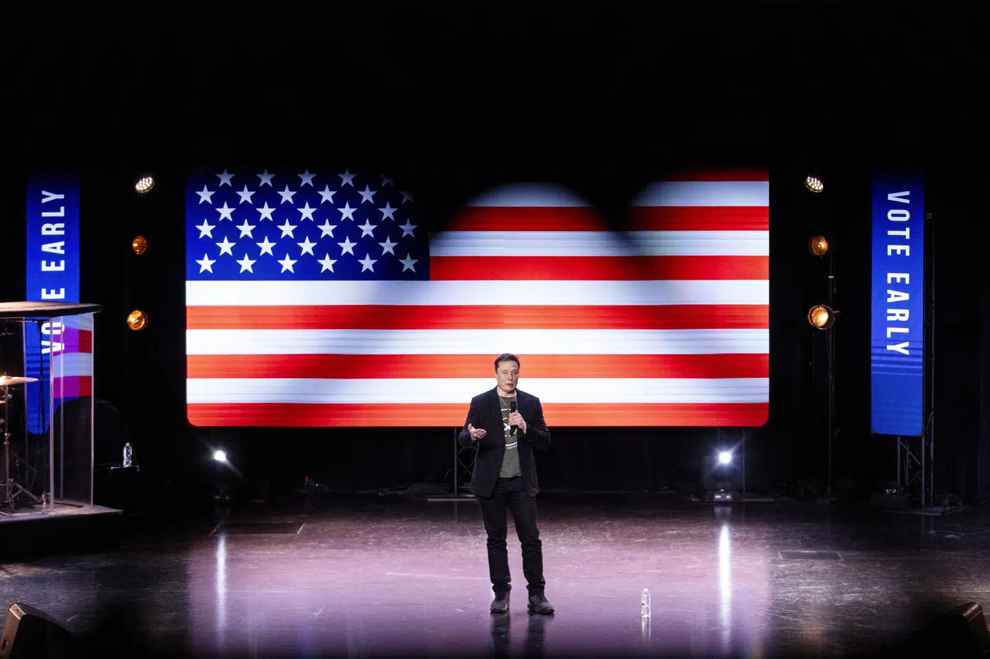 Elon Musk taler ved sit kampagneevent i Life Center Church i byen Harrisburg, som ligger i den amerikanske delstat Pennsylvania.