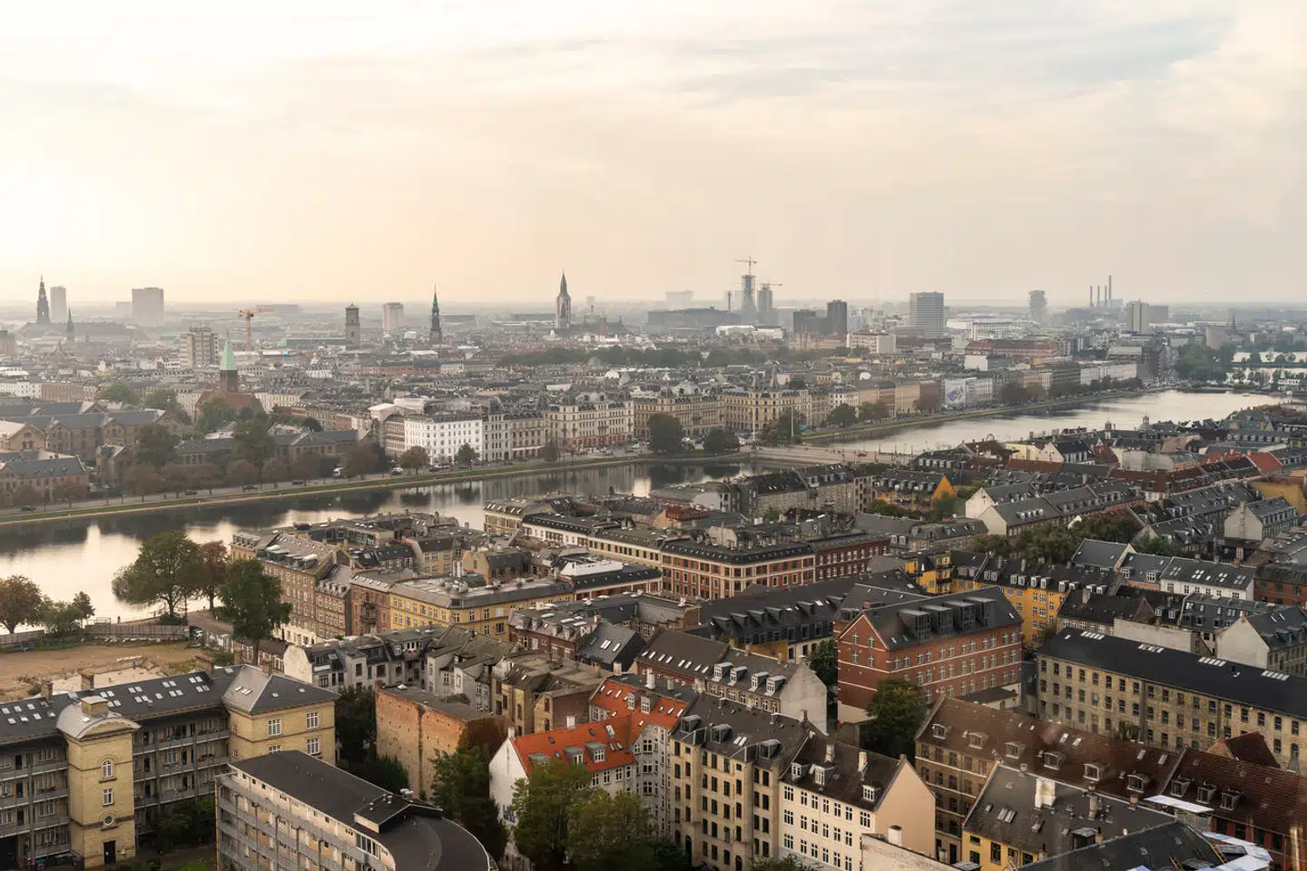 »Hvis priser på andels- og ejerboliger er ens, vil gevinsten ved at lade nogle få en forlomme ved salg af andelsboliger forsvinde,« skriver Rasmus Landersø.