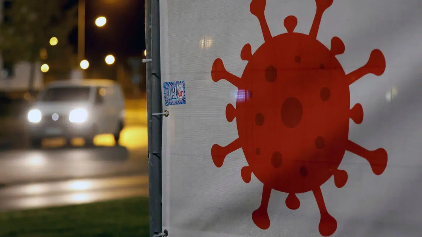 En ny variant af corona har nu for alvor ramt Storbritannien.