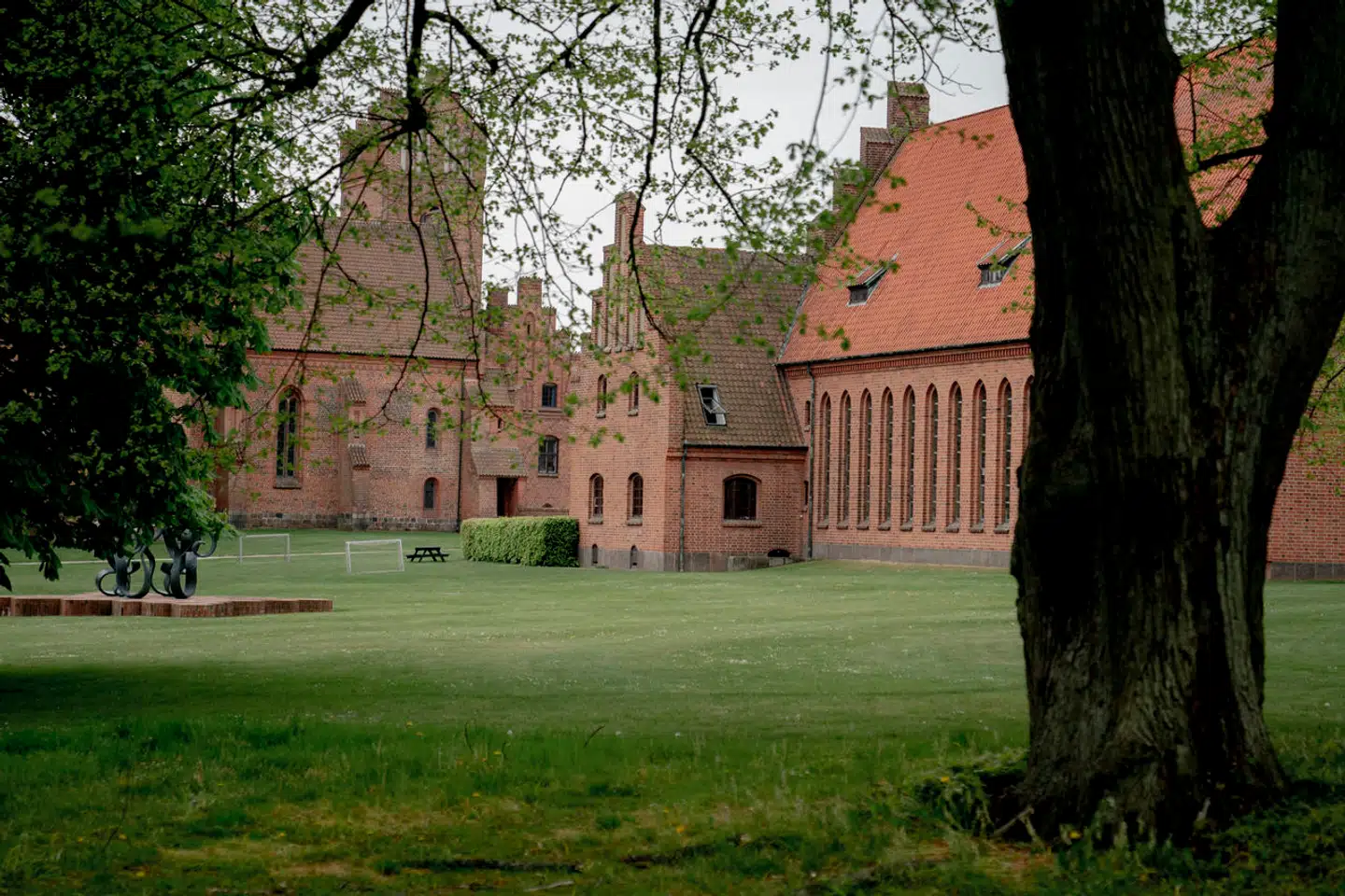 Herlufsholm, der ligger ved Næstved, er Danmarks ældste kostskole.