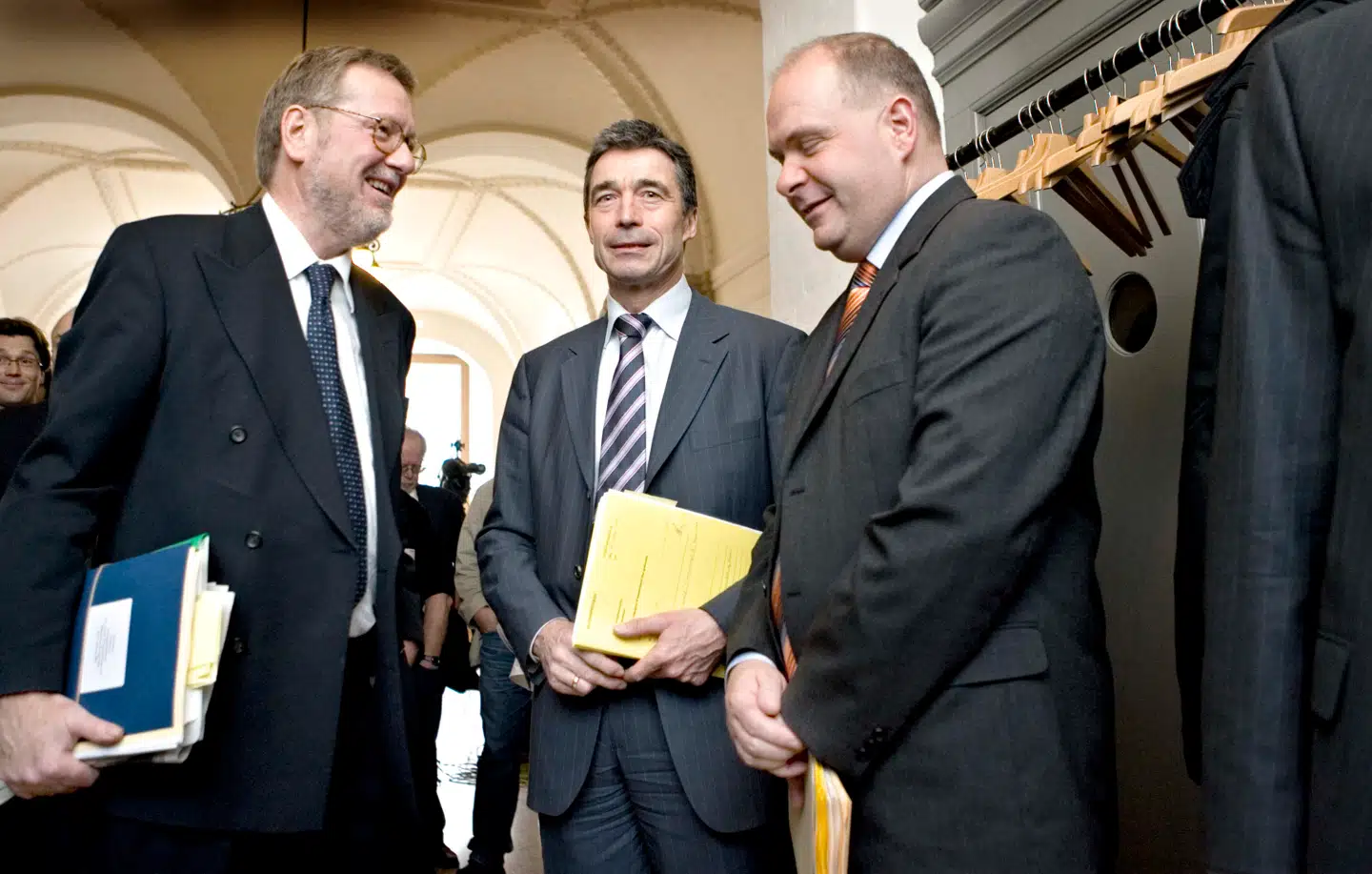 Tidligere udenrigsminister Per Stig Møller (K) og tidligere forsvarsminister Søren Gade (V) nægter begge at lade sig interviewe til den undersøgelse af krigen i Afghanistan, som begge deres partier eller har besluttet at nedsætte. Tidligere statsminister Anders Fogh Rasmussen (V) har i 13 måneder ikke kunnet finde tid til et interview.