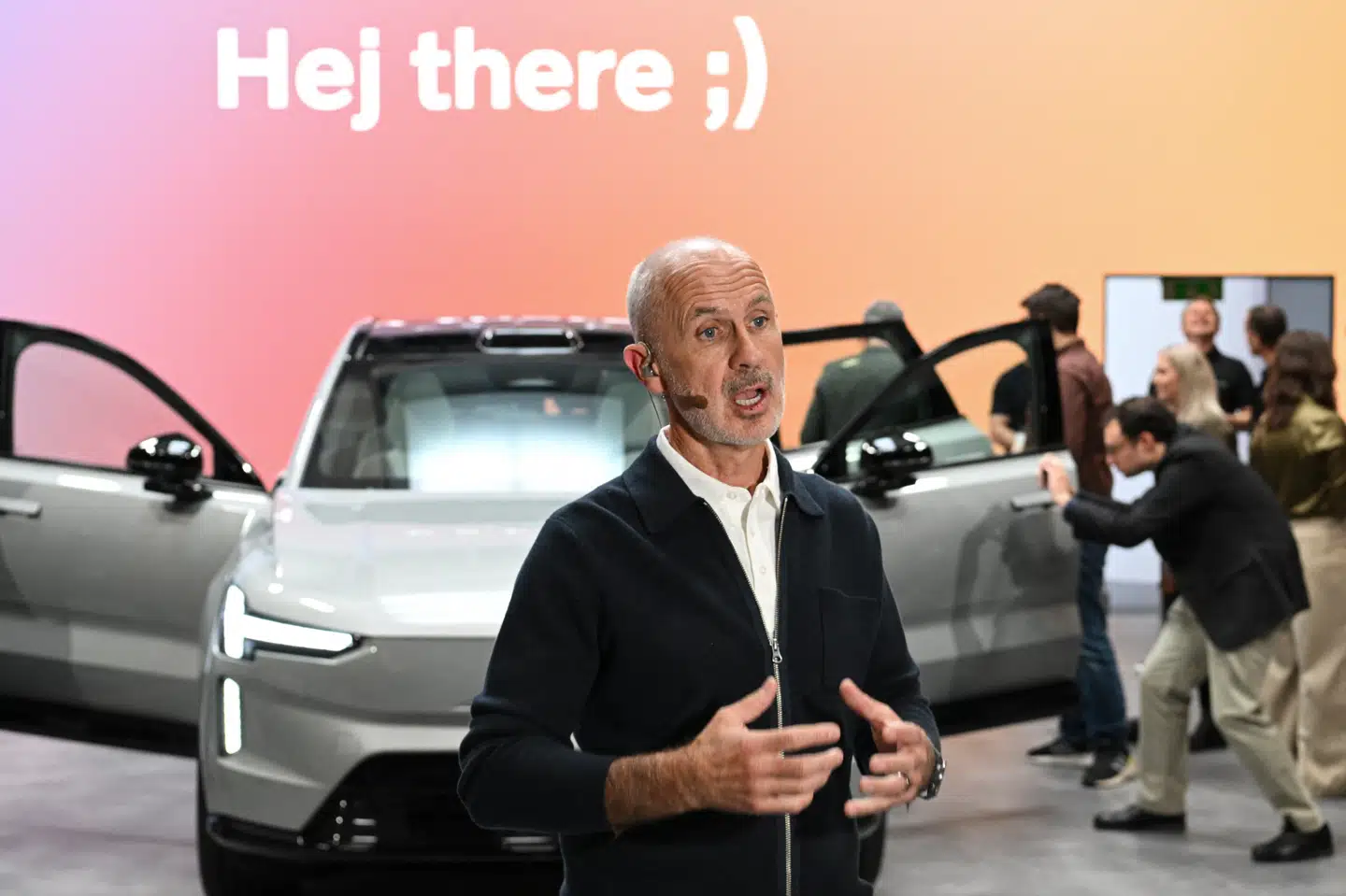 Volvo Cars administrerende direktør, Jim Rowan, fortæller, at »ydre modvind« er skyld i, at Volvo forventer at sælge færre biler i år.