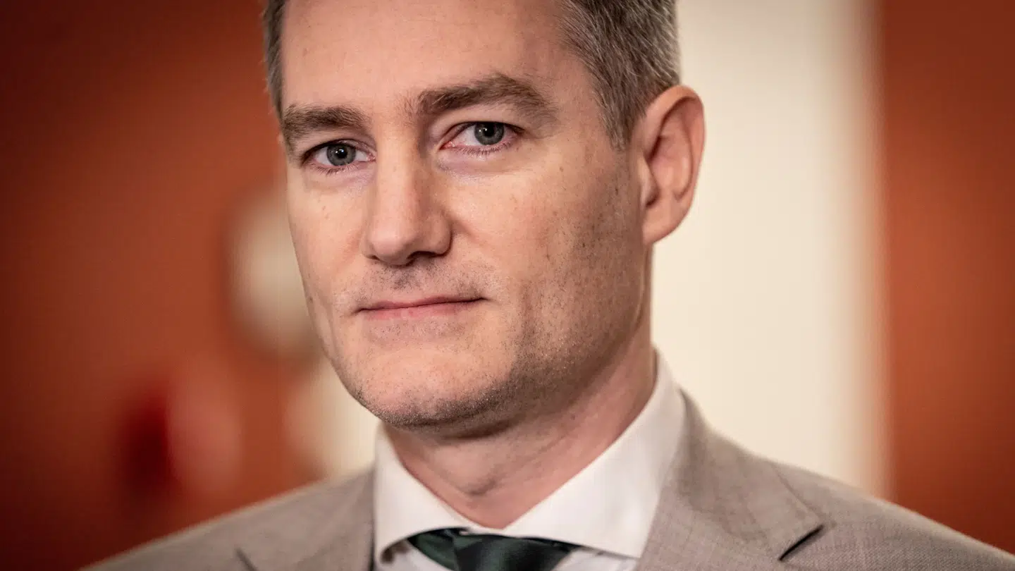 Rasmus Jarlov (K) forlader Folketinget ved næste valg – og på vejen ud kommer han med en kæmpe kritik af det politiske system på Christiansborg og dem, der blindt følger det.