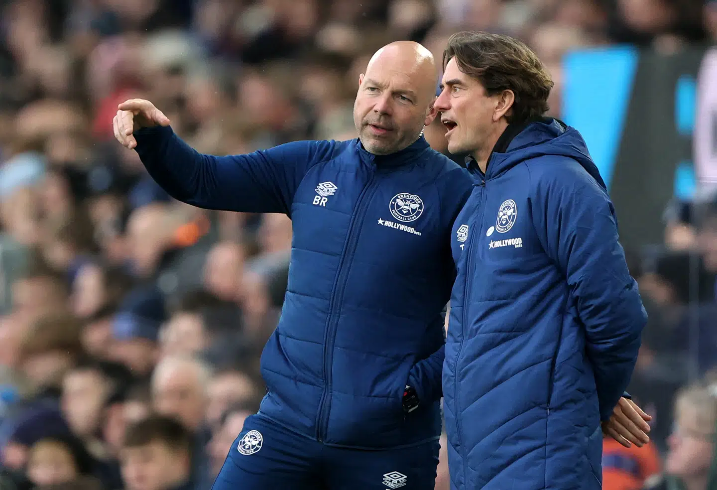 Brian Riemer i samtale med Thomas Frank, da de to udgjorde en succesfuld trænerduo i engelske Brentford.