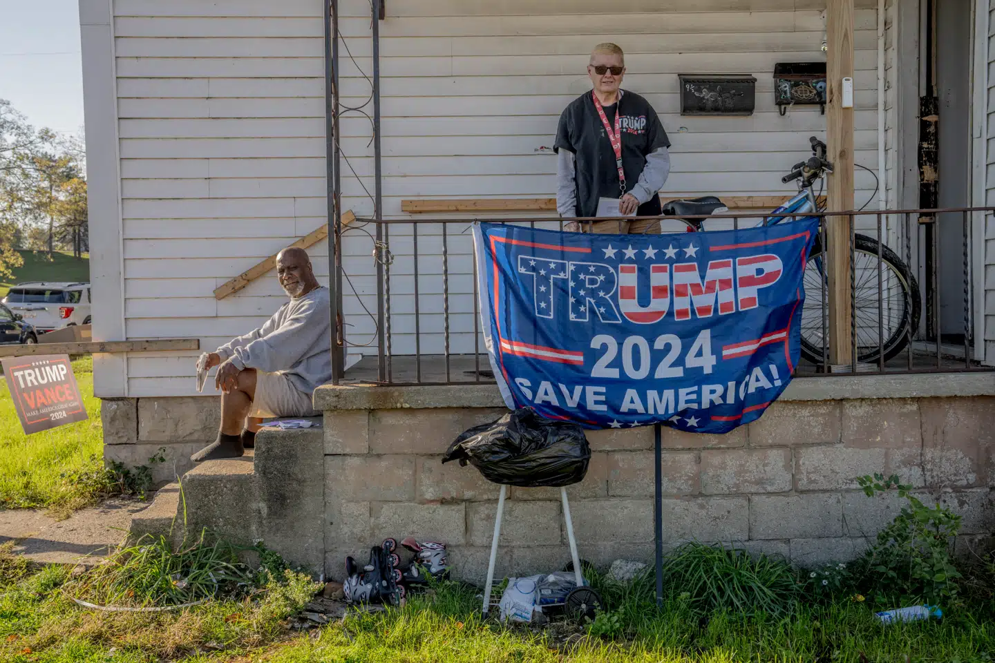 Ron og Anna Kilgore tror ikke på, at haitianerne spiser hunde og katte. De tror til gengæld på Donald Trump.