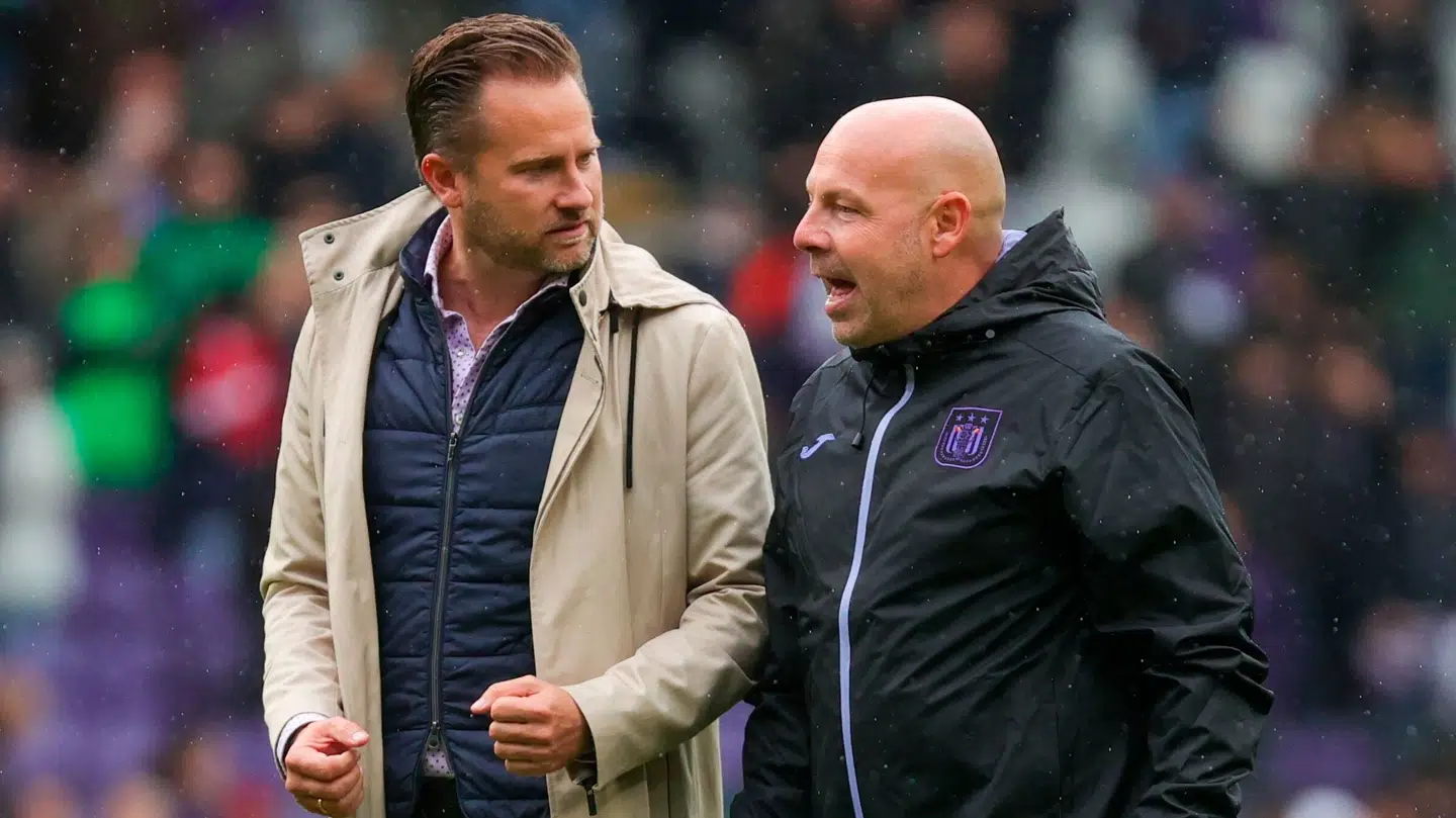Ifølge Kjell Doms var samarbejdet mellem Brian Riemer og sportsdirektør Peter Fredberg opsigtsvækkende tæt i Anderlecht.