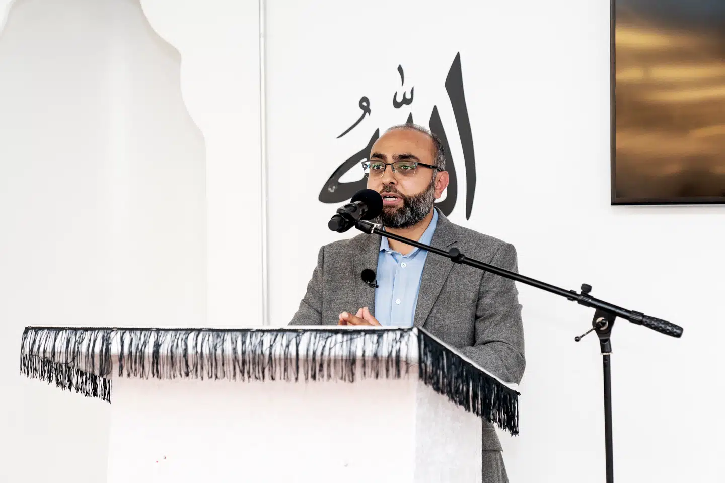 Urfan Zahoor Ahmed mener, at de to ministre gør muslimerne til »prygelknabe« og bruger dem i en skueproces.