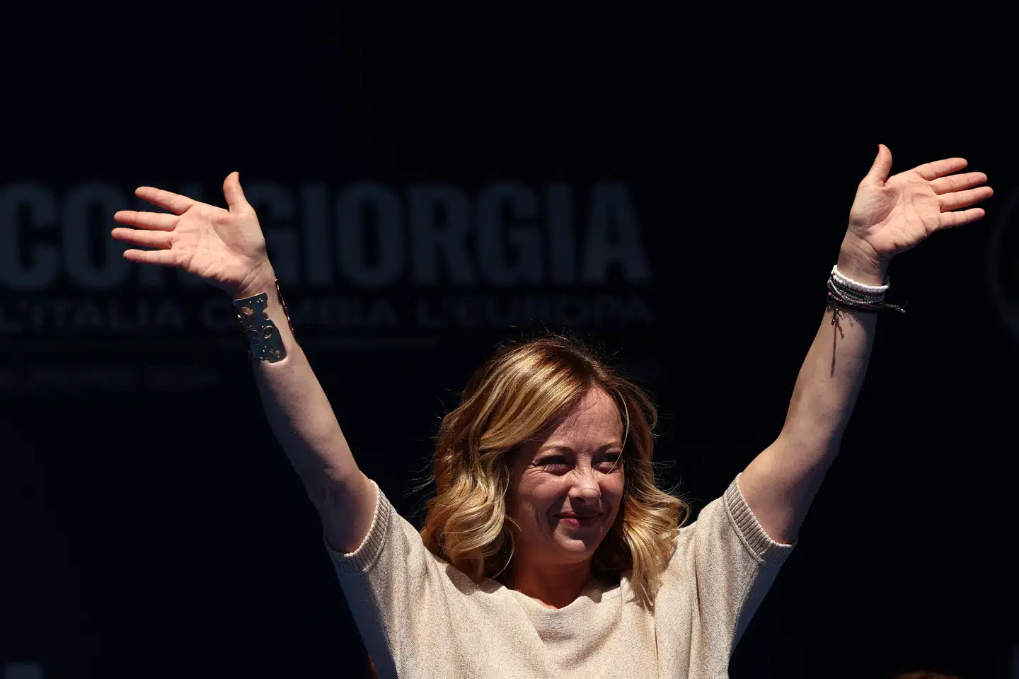 Den italienske premierminister og leder af Fratelli d'Italia (Italiens brødre), Giorgia Meloni, ses her gestikulere valgkampagnen til valget til Europa-Parlamentet på Piazza del Popolo i Rom 1. juni 2024. Foto: Guglielmo Mangiapane/Reuters/Ritzau Scanpix