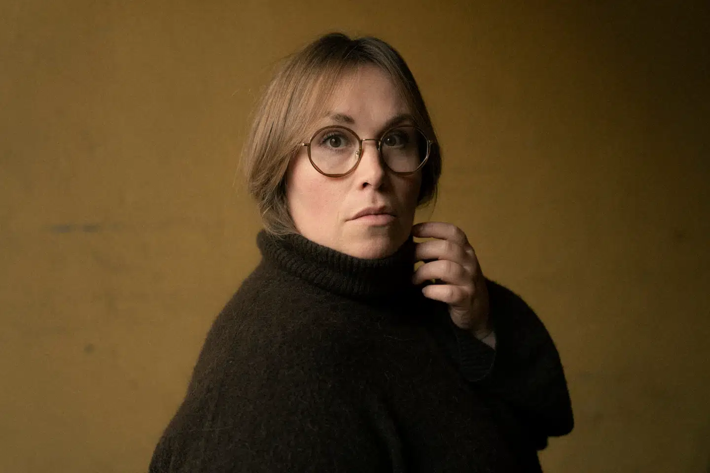 Da Julie Thalund blev tvunget til at skrive erotisk om sin krop, skete der noget nyt i hende. I dag er det hendes mission af hjælpe andre til at forstå sig selv bedre gennem et simpelt virkemiddel.