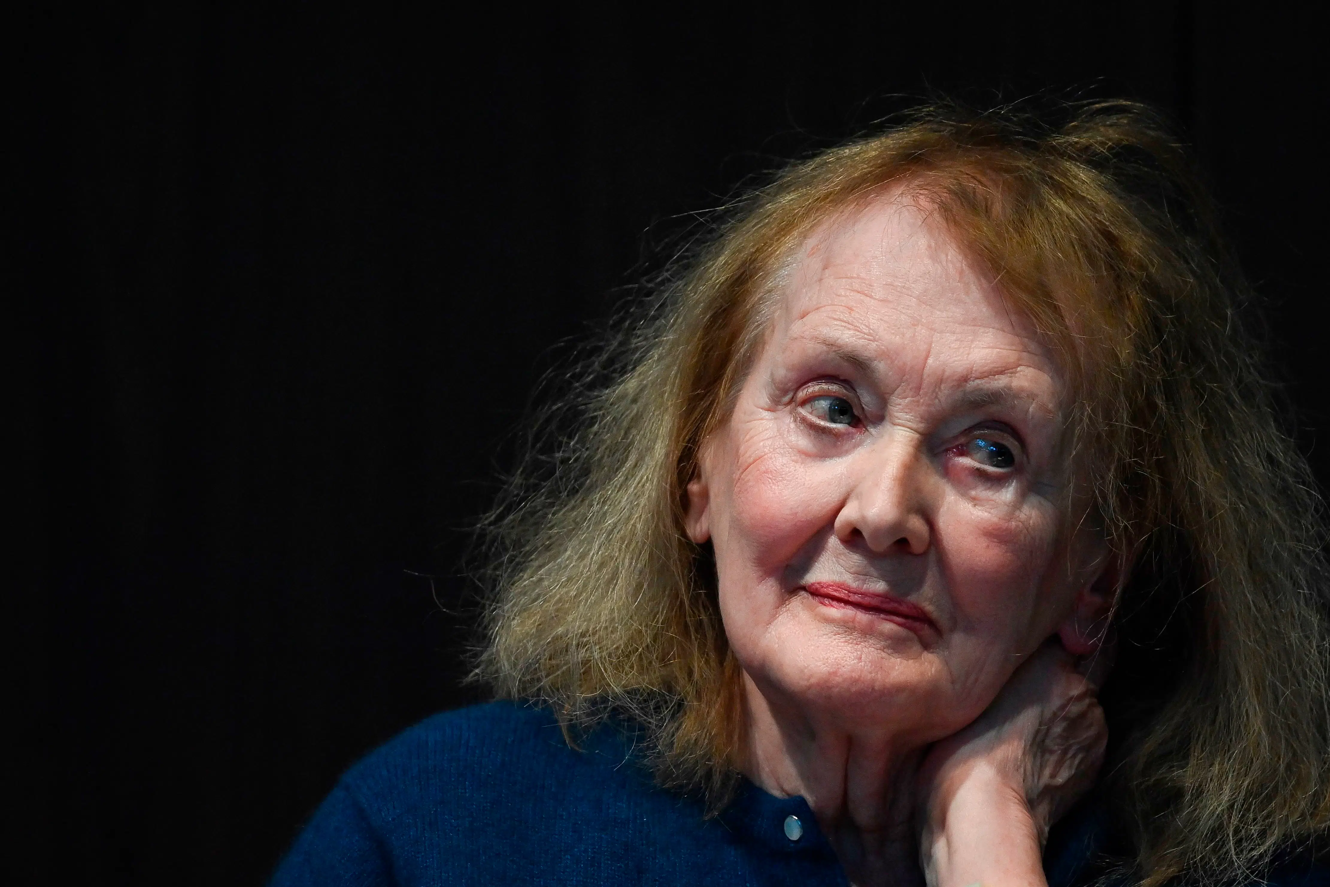 Nobelpristageren Annie Ernaux skriver smukt om den skamfulde kropslighed og varmen fra et pludseligt opstået begær