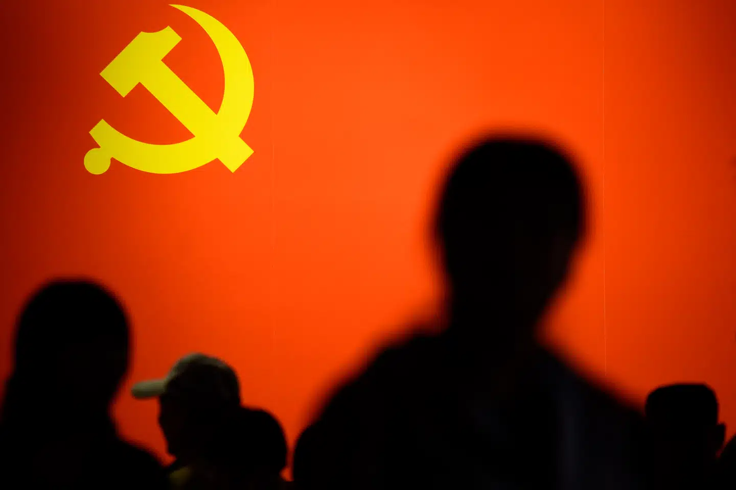 Kina har omkring 1,1 milliard internetbrugere, skriver det kinesiske medie Sixth Tone. Mange af dem er vant til at færdes i spøgefuld sprogbrug og ord med dobbelt betydning. Men det skal være slut, mener kommunistpartiet.