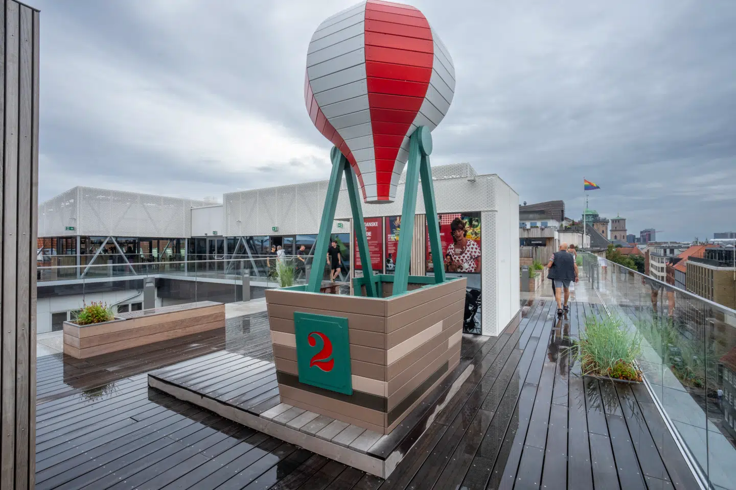 Udsigten fejler ikke noget, men ellers har Filmtaget masser af problemer. Det mindst overraskende er, at det er blevet meget dyrere end »beregnet«.