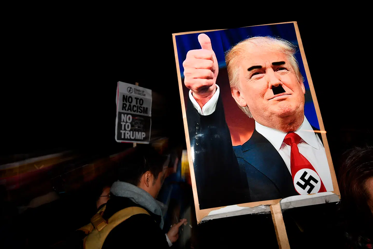 Allerede i 2016 blev Donald Trump sammenlignet med Hitler og andre diktatorer (billedet). En juraprofessor ser Trump som en moderne udgave af den italienske fascist Benito Mussolini. Men sammenligningen er meningsløs og trættende, mener konservativ skribent.