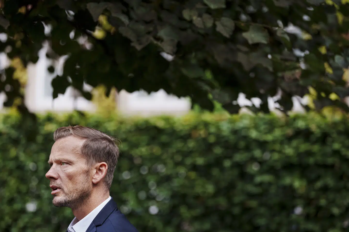 Justitsminister Peter Hummelgaard (S) holdt i september møde om vold og ballade med forskellige aktører fra fodboldens verden. (Arkivfoto).