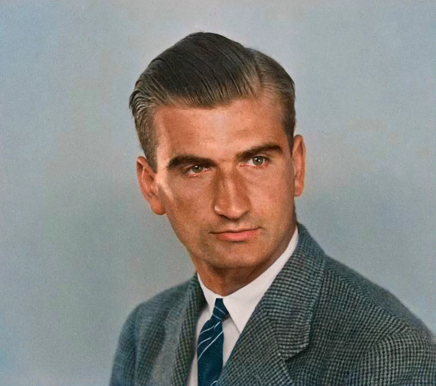 Paul E. Stemann er ukendt for offentligheden. Men ifølge historikeren Tom Buk-Swienty var han en helt, da han rapporterede hjem fra Berlin under Anden Verdenskrig.