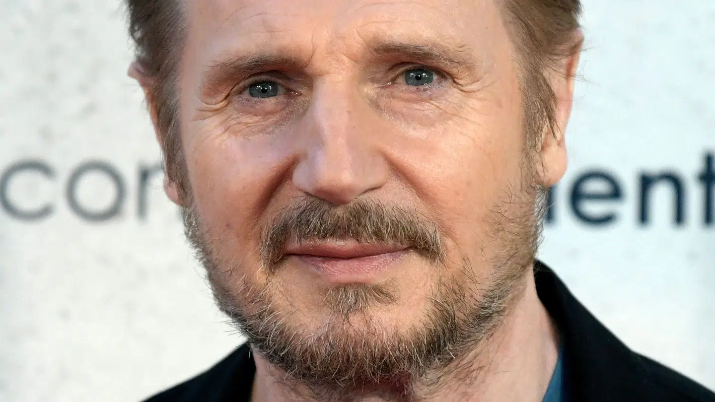 72-årige Liam Neeson er vild med Pamela Anderson.
