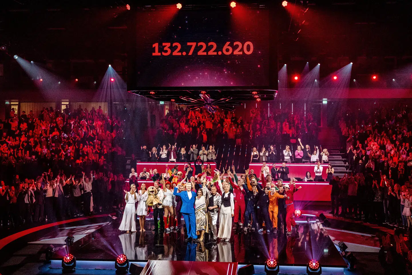 Ved årets "Knæk Cancer"-indsamling blev der indsamlet over 132 millioner kroner. Det er blevet offentliggjort lørdag ved indsamlingsshow.