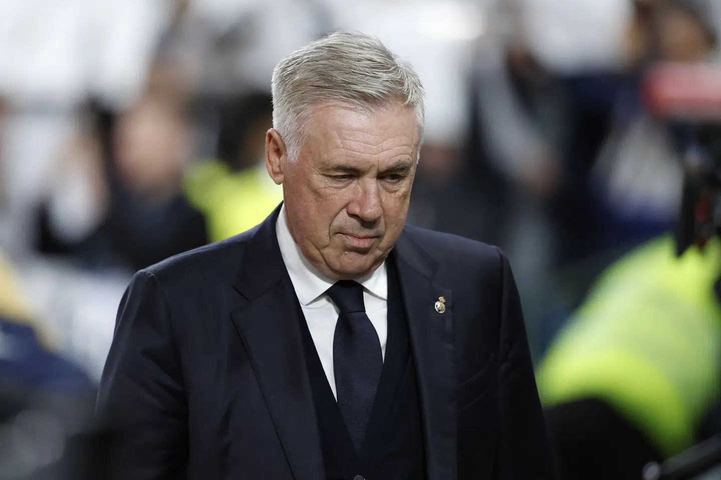 Carlo Ancelotti erkender, at han sidder med en tung følelse, efter at Real Madrid lørdag kollapsede på hjemmebane mod ærkerivalen Barcelona.