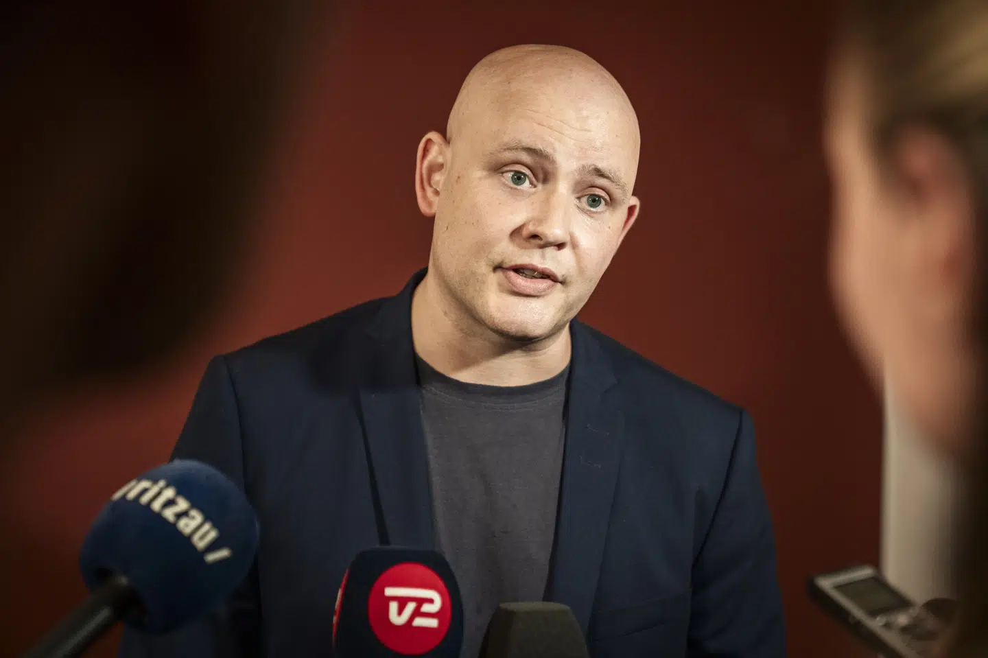 Kulturminister Jakob Engel-Schmidt (M) vil efter sin barsel tale med fodboldklubberne Brøndby og FC København om problemer med vold og optøjer fra klubbernes tilhængere. (Arkivfoto).