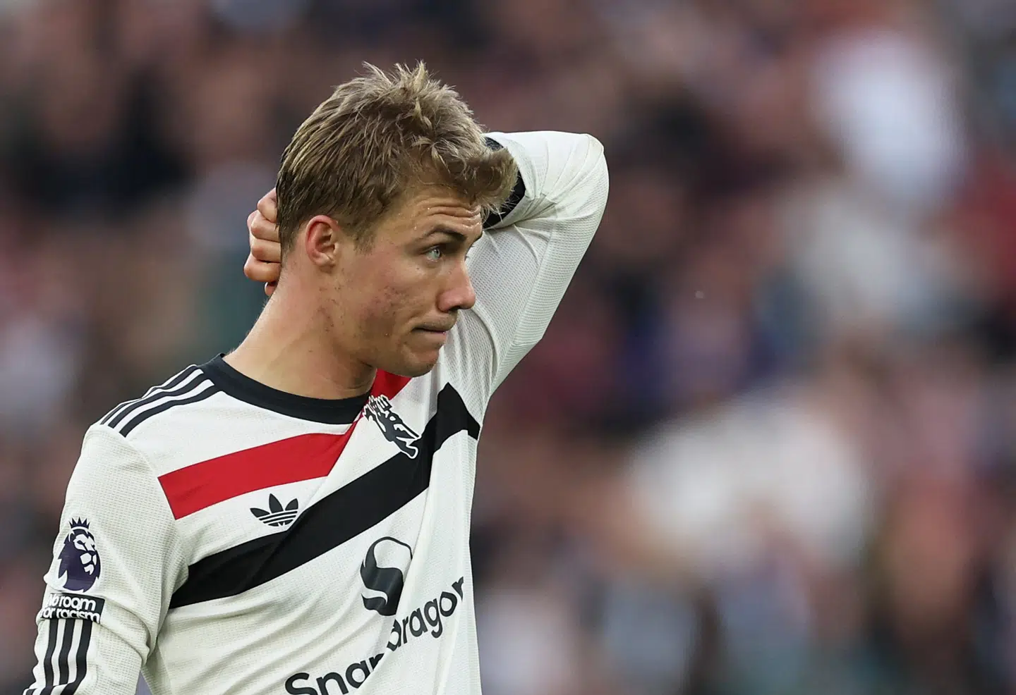 Soccer Football - Premier League - West Ham United v Manchester United - London Stadium, London, Britain - October 27, 2024 Manchester United's Rasmus Hojlund looks dejected after the match Action Images via Reuters/Paul Childs EDITORIAL USE ONLY.NO USE WITH UNAUTHORIZED AUDIO, VIDEO, DATA, FIXTURE LISTS, CLUB/LEAGUE LOGOS OR 'LIVE' SERVICES. ONLINE IN-MATCH USE LIMITED TO 120 IMAGES, NO VIDEO EMULATION.NO USE IN BETTING, GAMES OR SINGLE CLUB/LEAGUE/PLAYER PUBLICATIONS. PLEASE CONTACT YOUR ACCOUNT REPRESENTATIVE FOR FURTHER DETAILS..