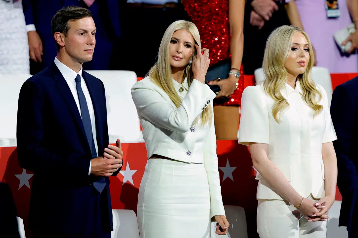 Ivanka Trump set ved Republikanernes konvent i juli, flankeret af sin ægtefælle Jared Kushner til venstre og søster Tiffany Trump. Arkivfoto: Kamil Krzaczynski, Scanpix