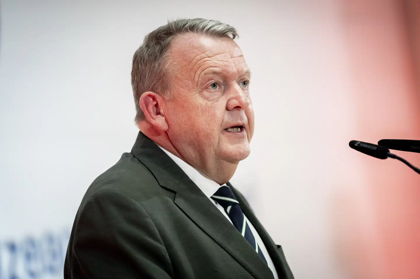 Udenrigsminister Lars Løkke Rasmussen (M) oplyser, at regeringen vil ændre udlændingeregler for at hjælpe belarusere, der lever i eksil i Danmark. (Arkivfoto).