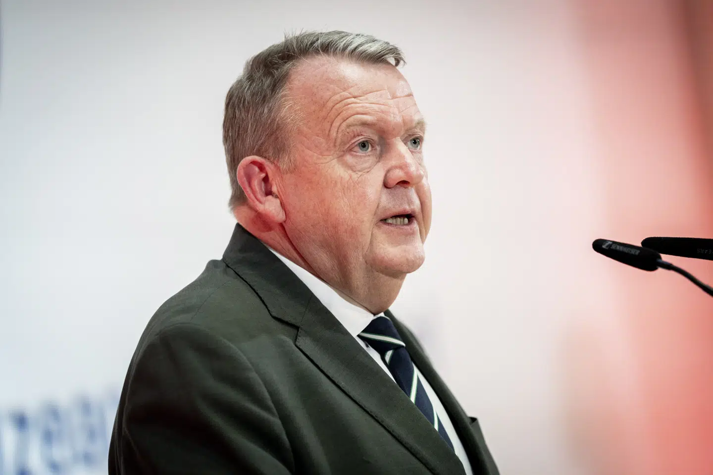Udenrigsminister Lars Løkke Rasmussen (M) oplyser, at regeringen vil ændre udlændingeregler for at hjælpe belarusere, der lever i eksil i Danmark. (Arkivfoto).
