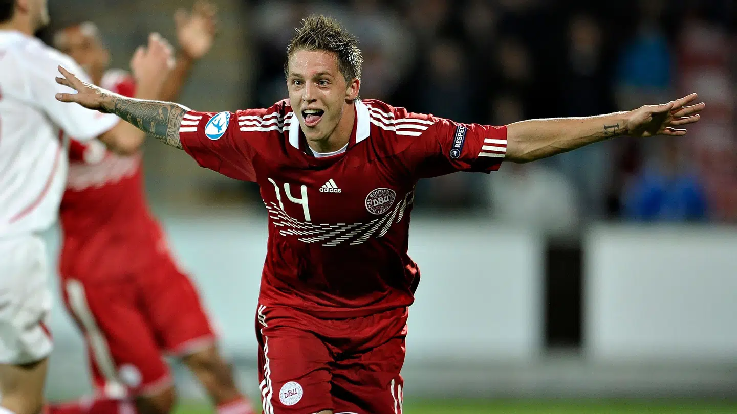 Nicki Bille dengang det hele så lidt anderledes ud for ham, her i landsholdstrøjen, som han nåede at bære tre gange for A-landsholdet og score et mål. De sidste fire uger har han siddet varetægtsfængslet og anklaget for et røveri og vidnetrusler.