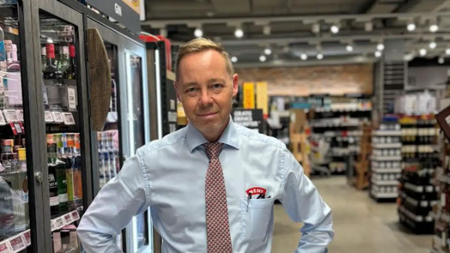 Her er Jesper Gulbrandsen, der er købmand hos Meny på Frederiksberg.