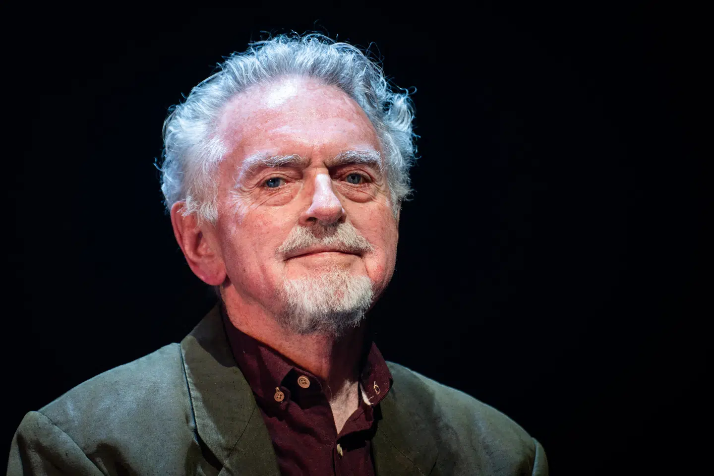 Filmmand og kunstner Erik Clausen er onsdag død efter længere tids sygdom.