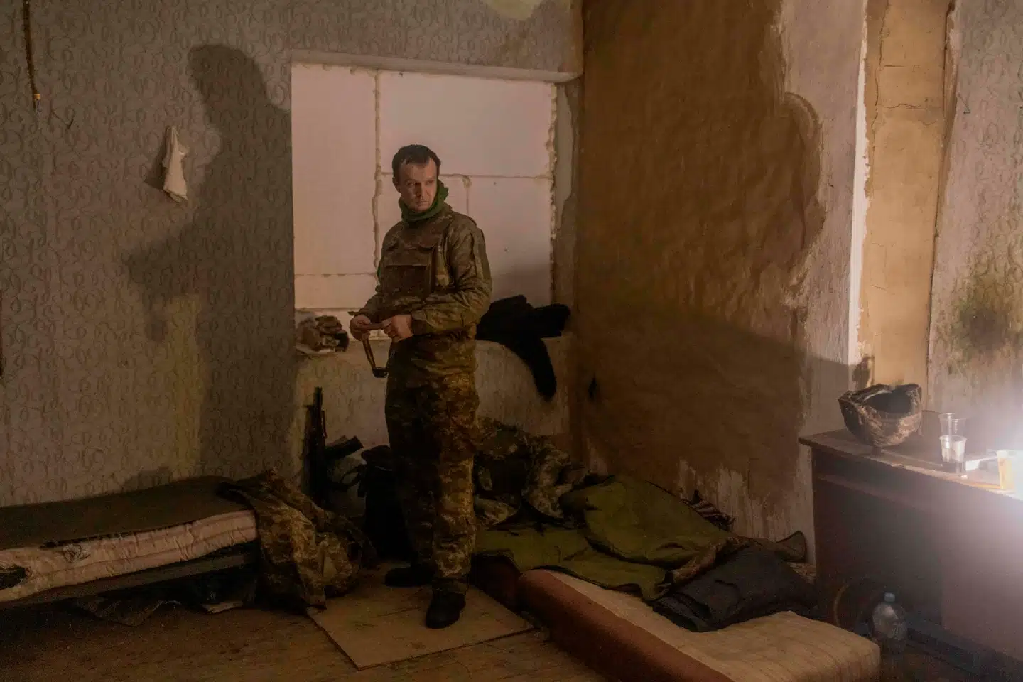 Ukrainsk soldat i den østukrainske by Kurakhove, som russerne presser på for at omringe. Foto: Roman Pilipey, Scanpix.