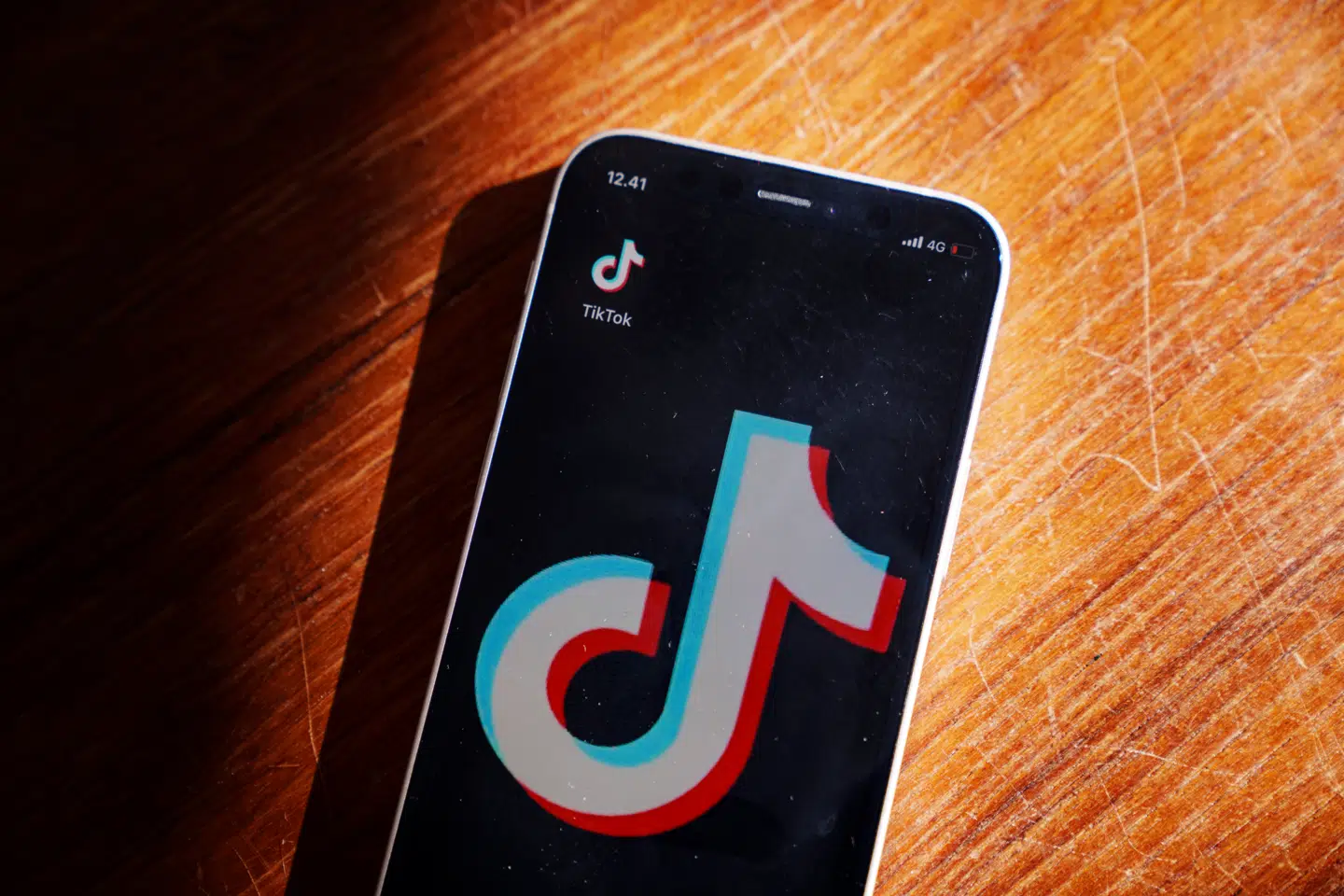 TikTok-appen ejes af ByteDance. TikTok er ekstremt populær blandt børn og unge.